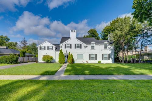 Luxurious Detroit Home - Walk to Golf and Park!