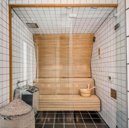 화장실, Central sommardröm Visby(AC,Jacuzzi, Bastu,Elbil) (Central sommardrom Visby(AC,Jacuzzi, Bastu,Elbil)) in 비스비