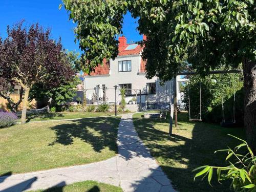Central sommardröm Visby(AC,Jacuzzi, Bastu,Elbil) (Central sommardrom Visby(AC,Jacuzzi, Bastu,Elbil)) in 비스비