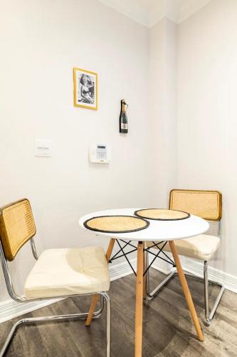Beautiful Paris themed apartment - Tap to explore photos