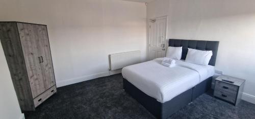 SELF CHECK in APARTMENT IN CENTRAL BARNSLEY in Barnsley