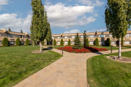 Best Western Plus University Inn - image 6