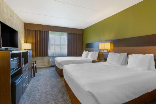 Best Western Plus University Inn Room Type - Queen Room with Two Queen Beds