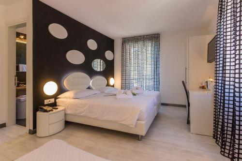Hotel Riviera - image 2