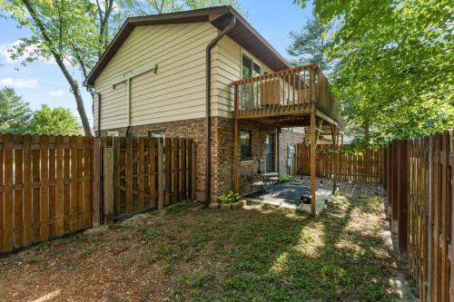 Balcony/Patio/ Fenced Yard /Beach/Park& Pet Allow in Chesterton, USA