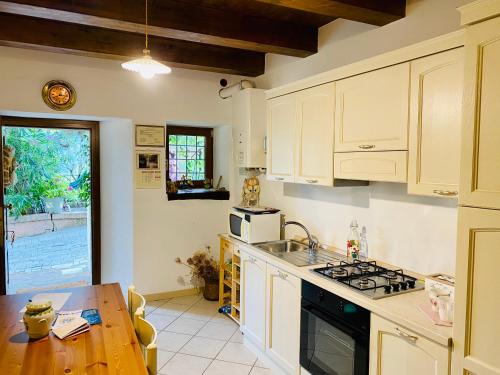 köök, Cottage Nonnannita in Fagnano Alto