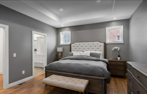 Custom Home & Located 20min to Downtown Saratoga Springs - Belmont Stakes in Schenectady, USA