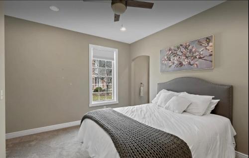 Custom Home & Located 20min to Downtown Saratoga Springs - Belmont Stakes in Schenectady, USA