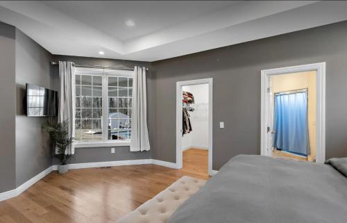 Custom Home & Located 20min to Downtown Saratoga Springs - Belmont Stakes in Schenectady, USA