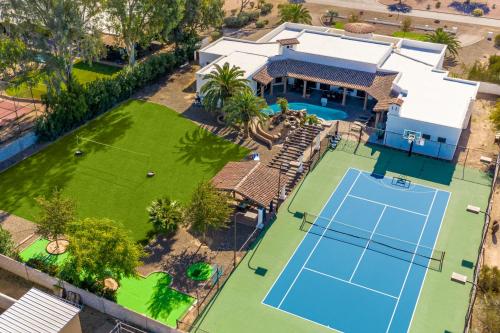 Casa Palacio - Tennis Court, Heated Pool, Water Slide, Putting Green and Privacy