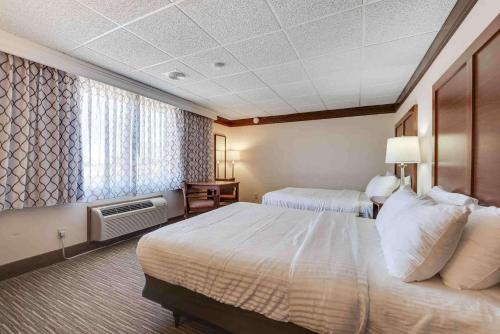 Best Western Movie Manor - image 8