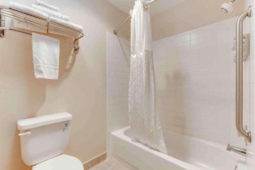 Best Western Movie Manor - image 11