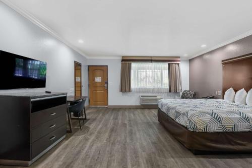 Motel 6 Carlsbad Ca- North - image 11