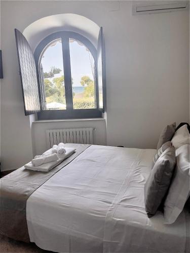 1 queen bed, 1 sofa bed