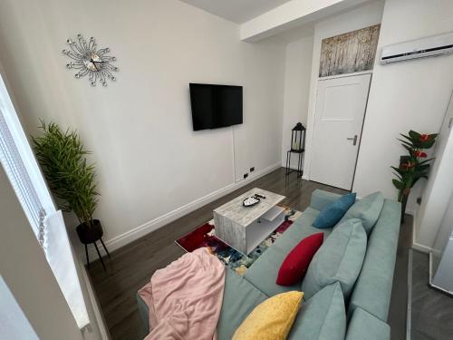 2 bedroom flat close to Manchester City, Manchester City stadium and Coop Arena, Manchester (photo 2)