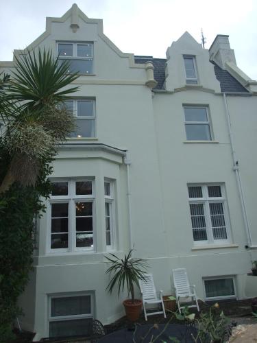 The Hillcroft - Boutique Unique - image 5