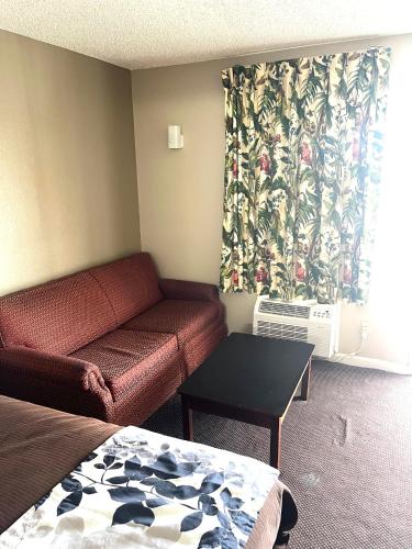 Red Carpet Inn Anniston Oxford - image 2