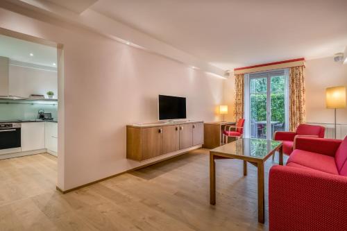 One-Bedroom Studio Suite with Park View - Etage7 Access