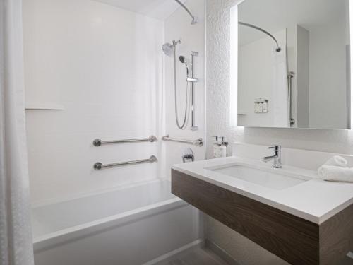 Holiday Inn Express & Suites Lakeland North I-4 by IHG in Lakeland, USA
