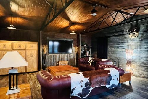 Sunstone - 2 Bed Eco Cabin - Kundalini Lodge in Grattai
