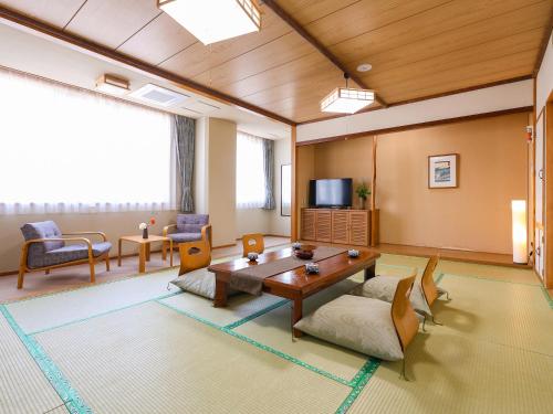 Japanese-Style Family Room - Non-Smoking