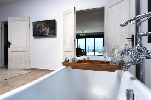 ยามิม สวีท ออน เดอะ บีช (Yamim Suite on the Beach) in ชเว ไซออน