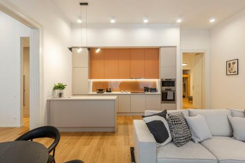 Luxurious Minimalist Residence with Sauna by Prestige Homes, Budapest (foto 5)