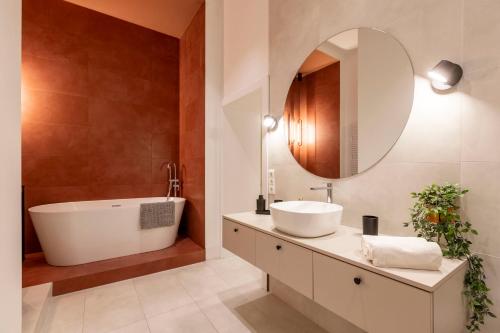 Luxurious Minimalist Residence with Sauna by Prestige Homes, Budapest (foto 3)