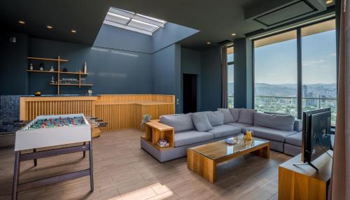 Entire House - Cityscape Retreat: The View