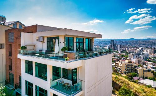 Entire House - Cityscape Retreat: The View