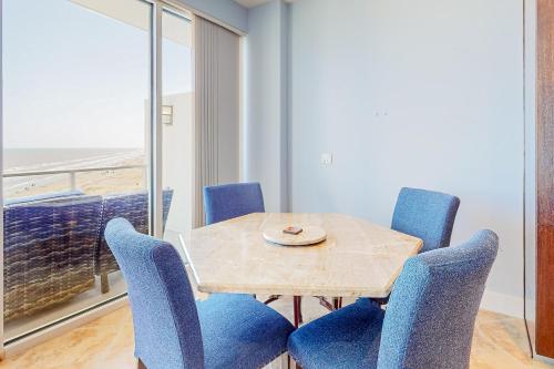 Diamond Beach Resort Sunshine Sea Breezes in Galveston, USA