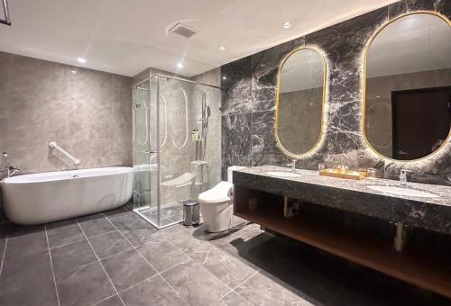 room detail thumbnail 2