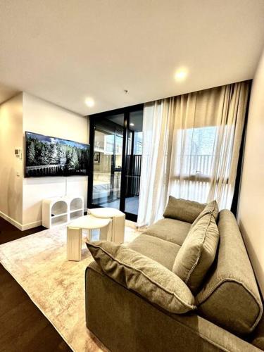 Anthem Stylish 1BR Apartment - with top amenities and easy airport access