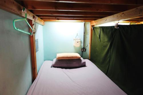 Bed in 6-Bed Mixed Dormitory Room image 2