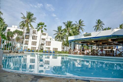 Peldbaseins, NORTH COAST BEACH HOTEL in Kikambala