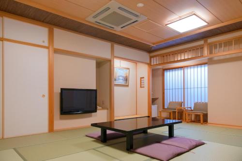 Japanese-Style Family Room 12 - New Building