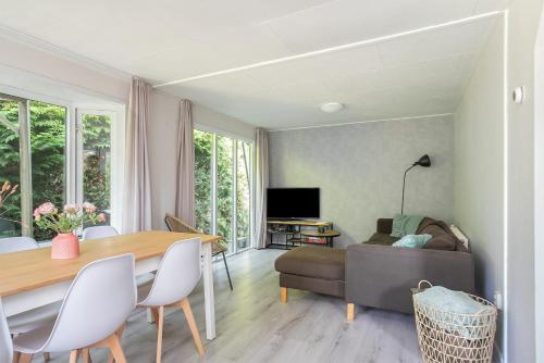  VELUWE VAKANTIES Chalets With Private Barrel Sauna - With Pool Bar and Restaurant Facilities in the Veluwe National Park in Putten