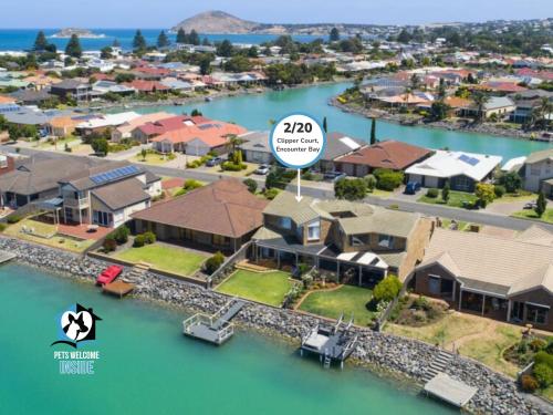 Beautiful Lake Views with Pontoon