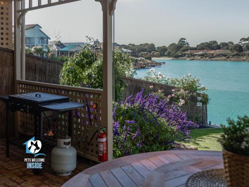 Beautiful Lake Views with Pontoon