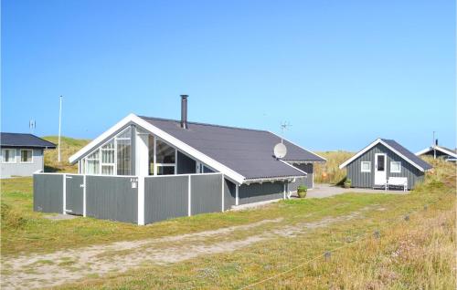 2 Bedroom Nice Home In Hvide Sande