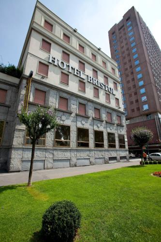 호텔 브리스톨 - 출입구