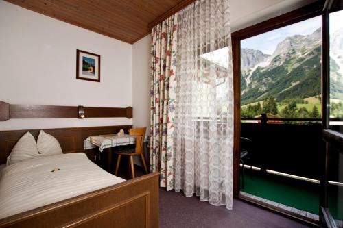 Standard Single Room with Mountain View