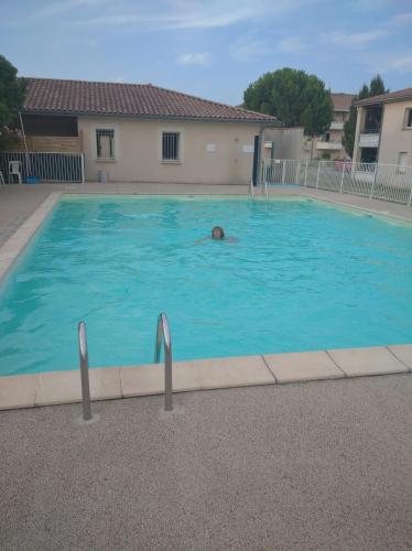 Carcassonne T3 résidentiel rez de jardin piscine, wifi, tennis, fitness