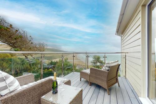 ระเบียง/ชานเรือน, Superb Panoramic Sea Views Sleeps 10 Pet Friendly in วูลาคอม