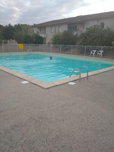 Carcassonne T3 résidentiel rez de jardin piscine, wifi, tennis, fitness