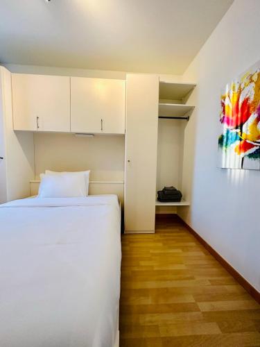 Urbanstay Suites Apartment In Charming Sablon, Брюссель (фото 7)
