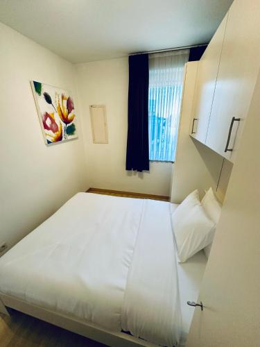 Urbanstay Suites Apartment In Charming Sablon, Брюссель (фото 9)