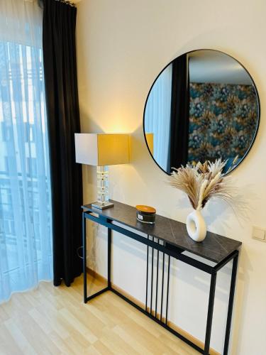 Urbanstay Suites Apartment In Charming Sablon, Брюссель (фото 4)