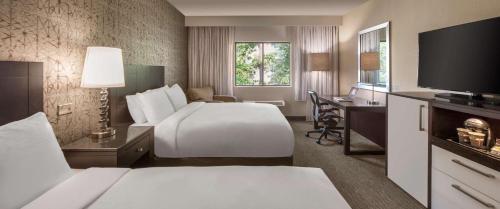 DoubleTree by Hilton Hotel Chicago Wood Dale - Elk Grove