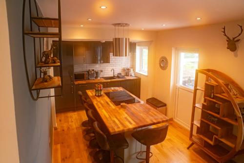 Luxury 3 Bedroom Cottage With Stunning Views Near Fairy Pools! in Carbost